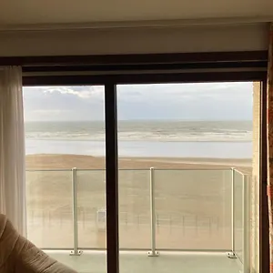 Ruim Met Zeezicht In Westende Appartement